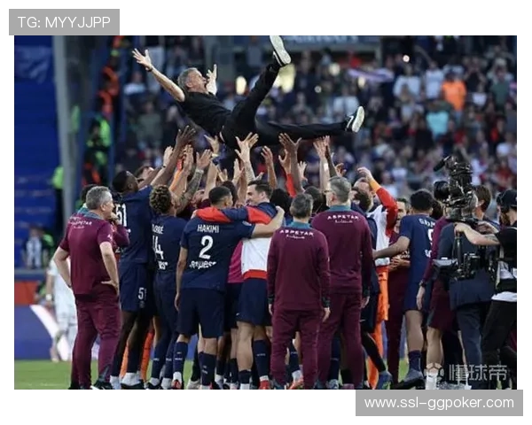 巴黎圣日耳曼青年队赴郊外集训,恩里克考察新人